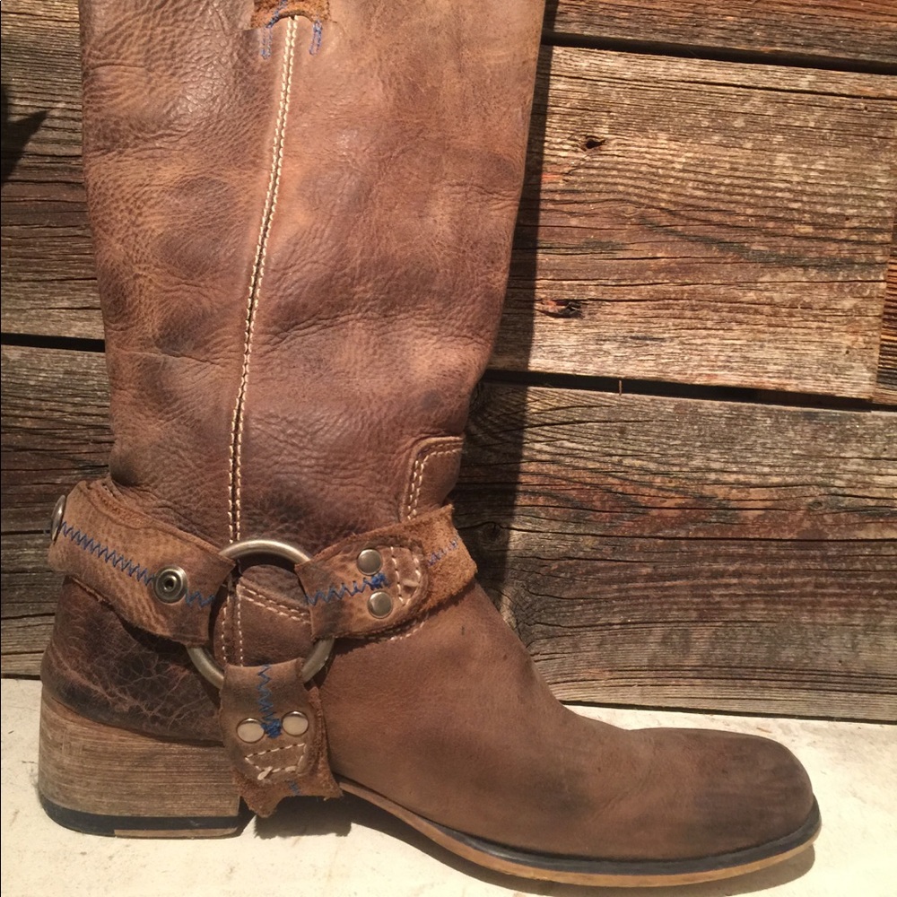 Bed Stu Bottle opener harness boots